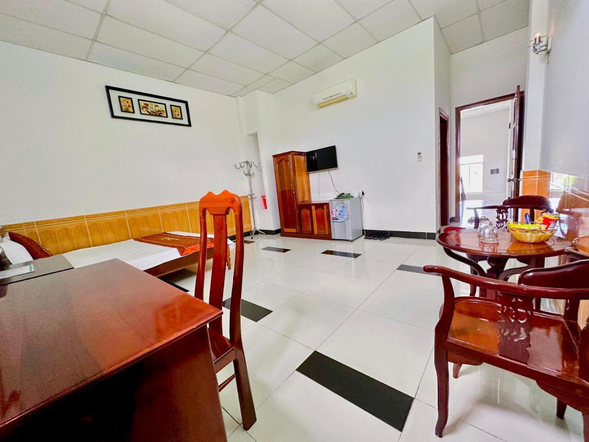 Truc Hoang Ha Hotel Κον Τουμ Εξωτερικό φωτογραφία