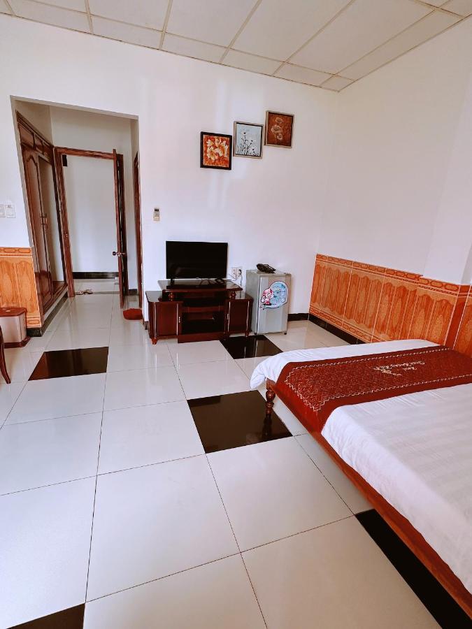 Truc Hoang Ha Hotel Κον Τουμ Εξωτερικό φωτογραφία
