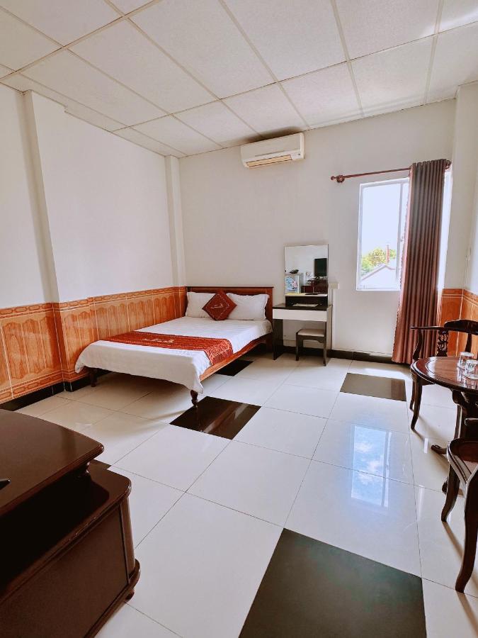 Truc Hoang Ha Hotel Κον Τουμ Εξωτερικό φωτογραφία