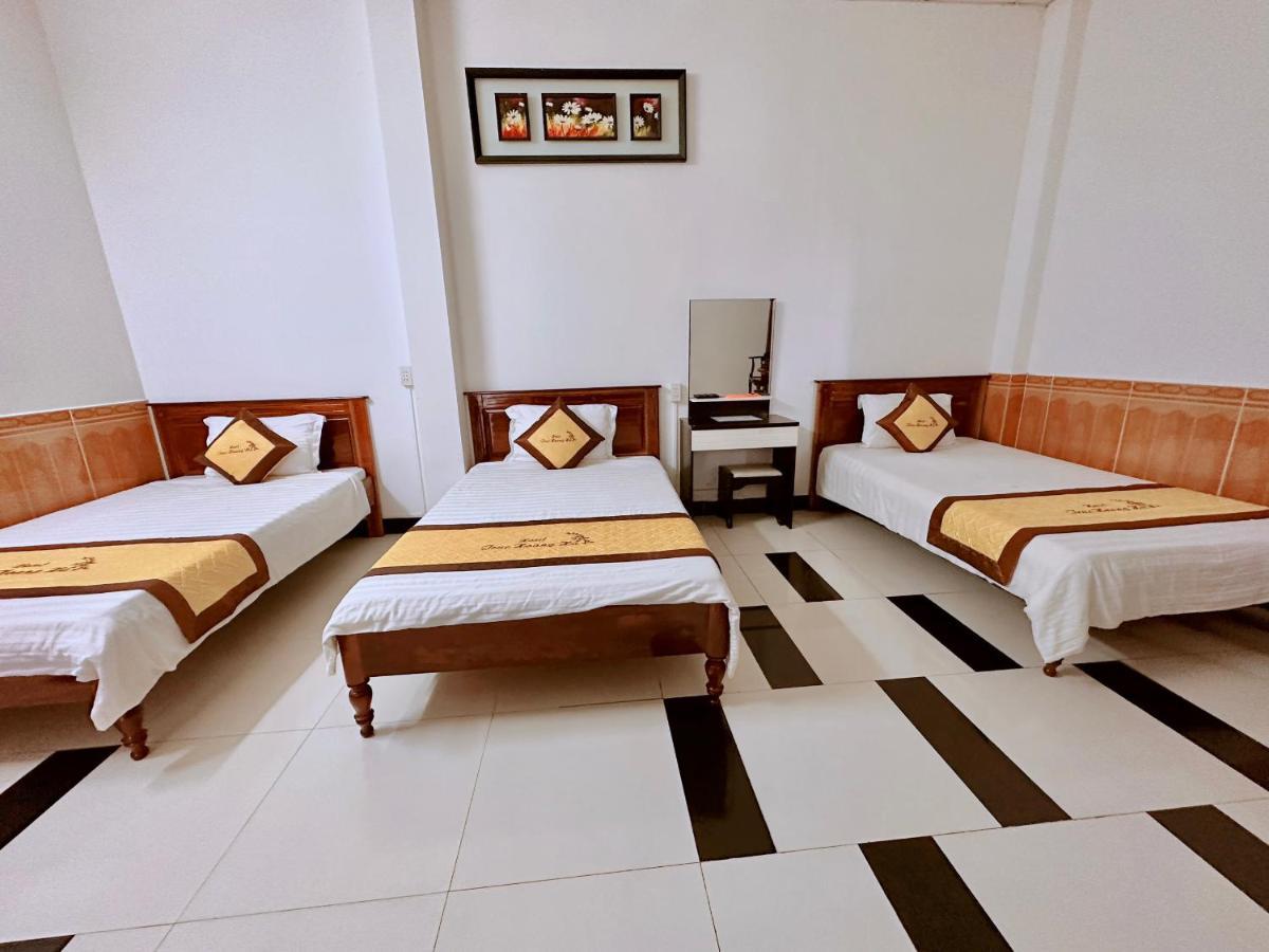 Truc Hoang Ha Hotel Κον Τουμ Εξωτερικό φωτογραφία