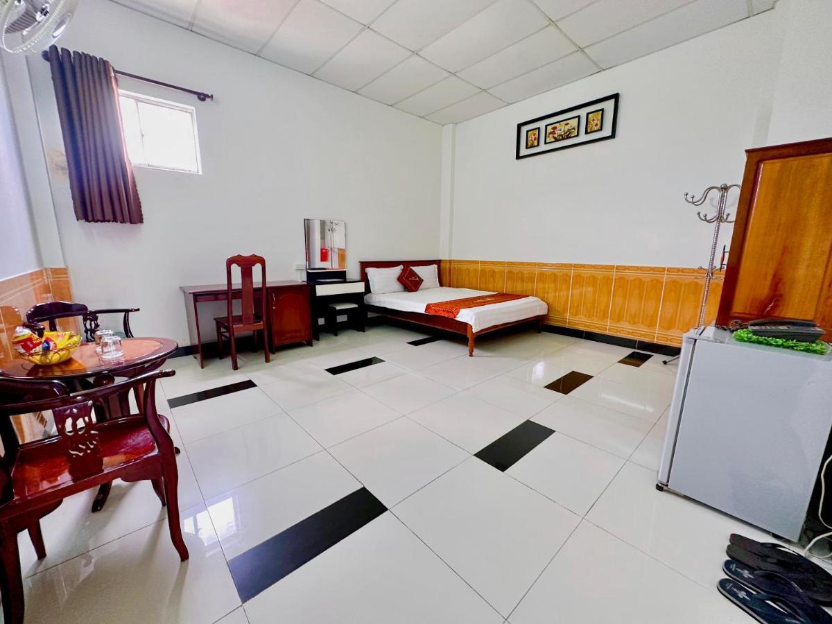 Truc Hoang Ha Hotel Κον Τουμ Εξωτερικό φωτογραφία