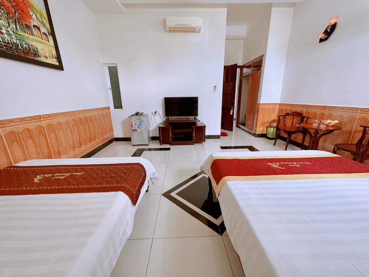 Truc Hoang Ha Hotel Κον Τουμ Εξωτερικό φωτογραφία