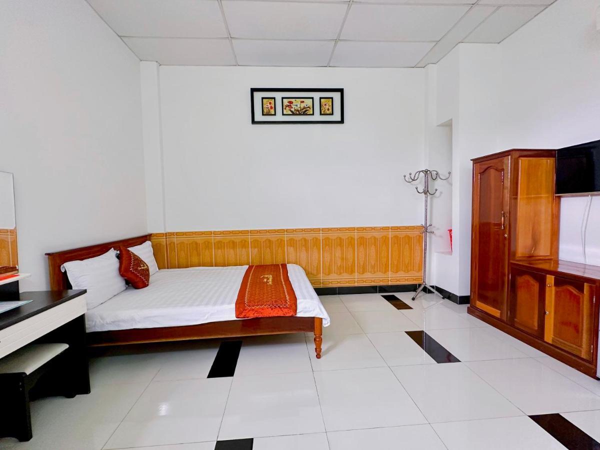 Truc Hoang Ha Hotel Κον Τουμ Εξωτερικό φωτογραφία