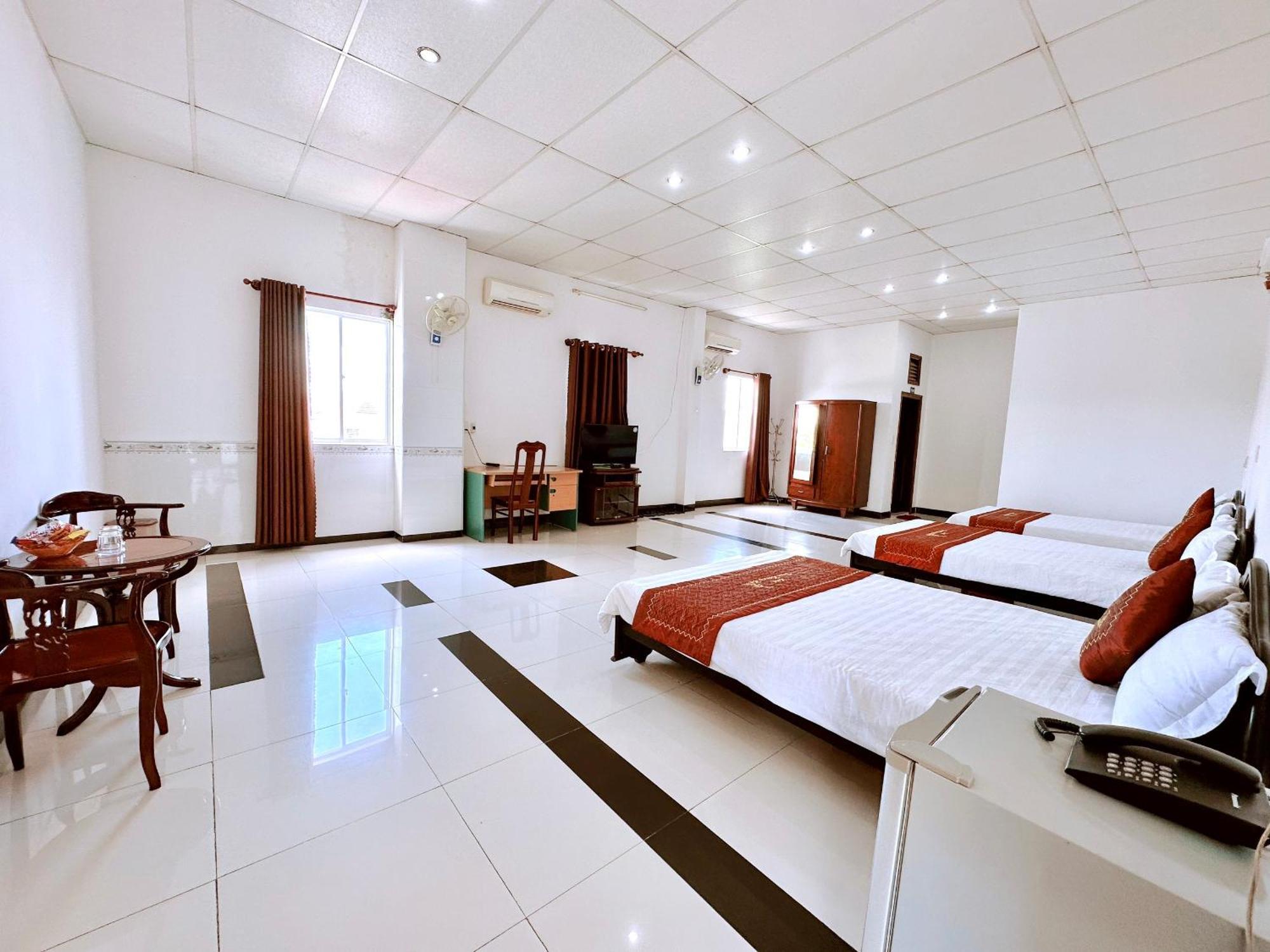 Truc Hoang Ha Hotel Κον Τουμ Εξωτερικό φωτογραφία