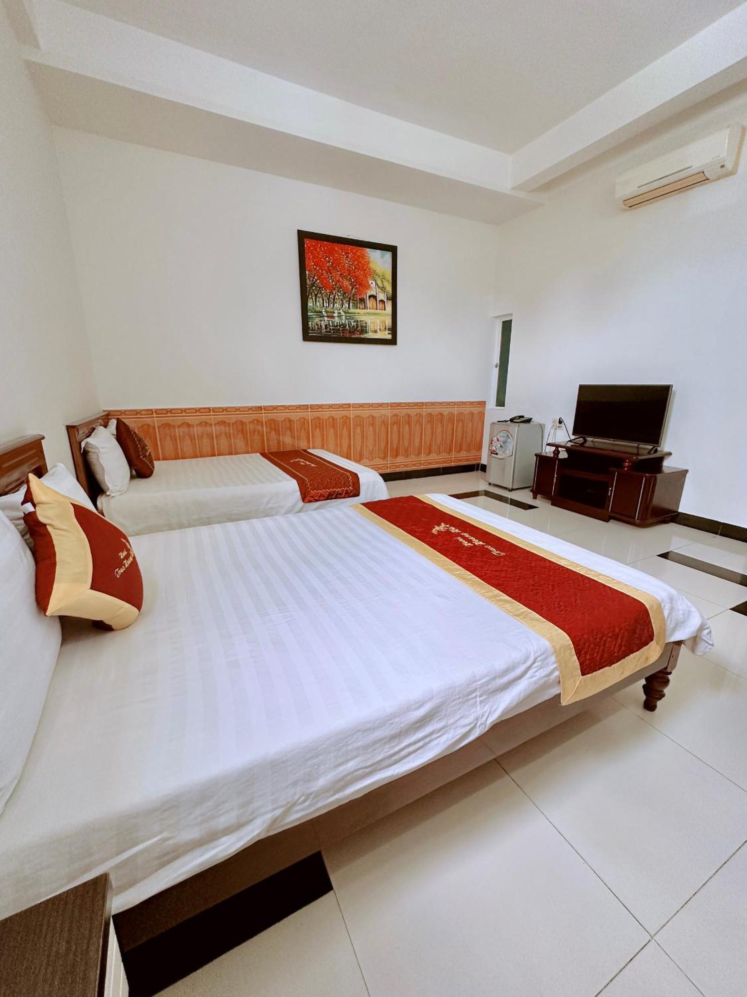 Truc Hoang Ha Hotel Κον Τουμ Εξωτερικό φωτογραφία