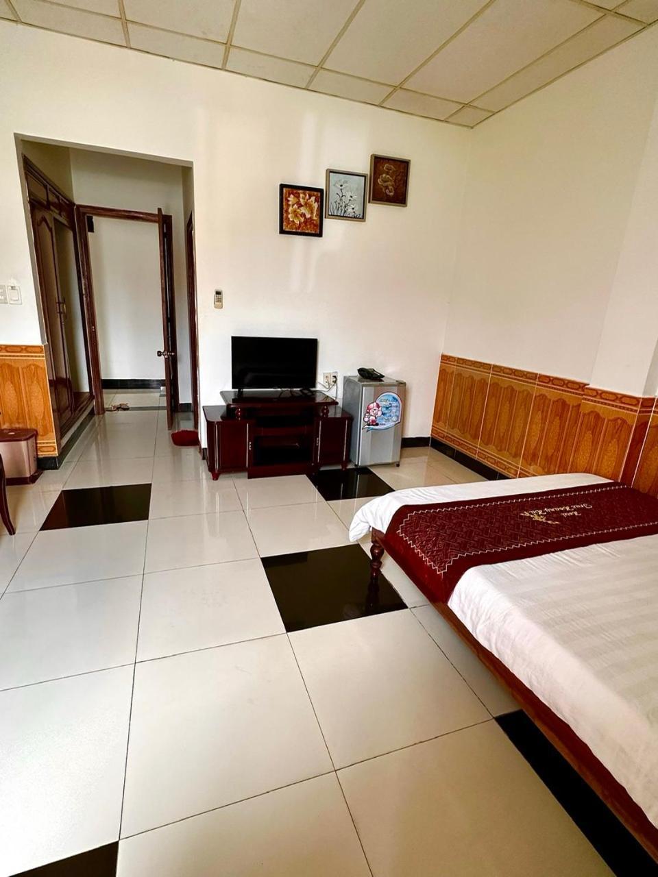 Truc Hoang Ha Hotel Κον Τουμ Εξωτερικό φωτογραφία