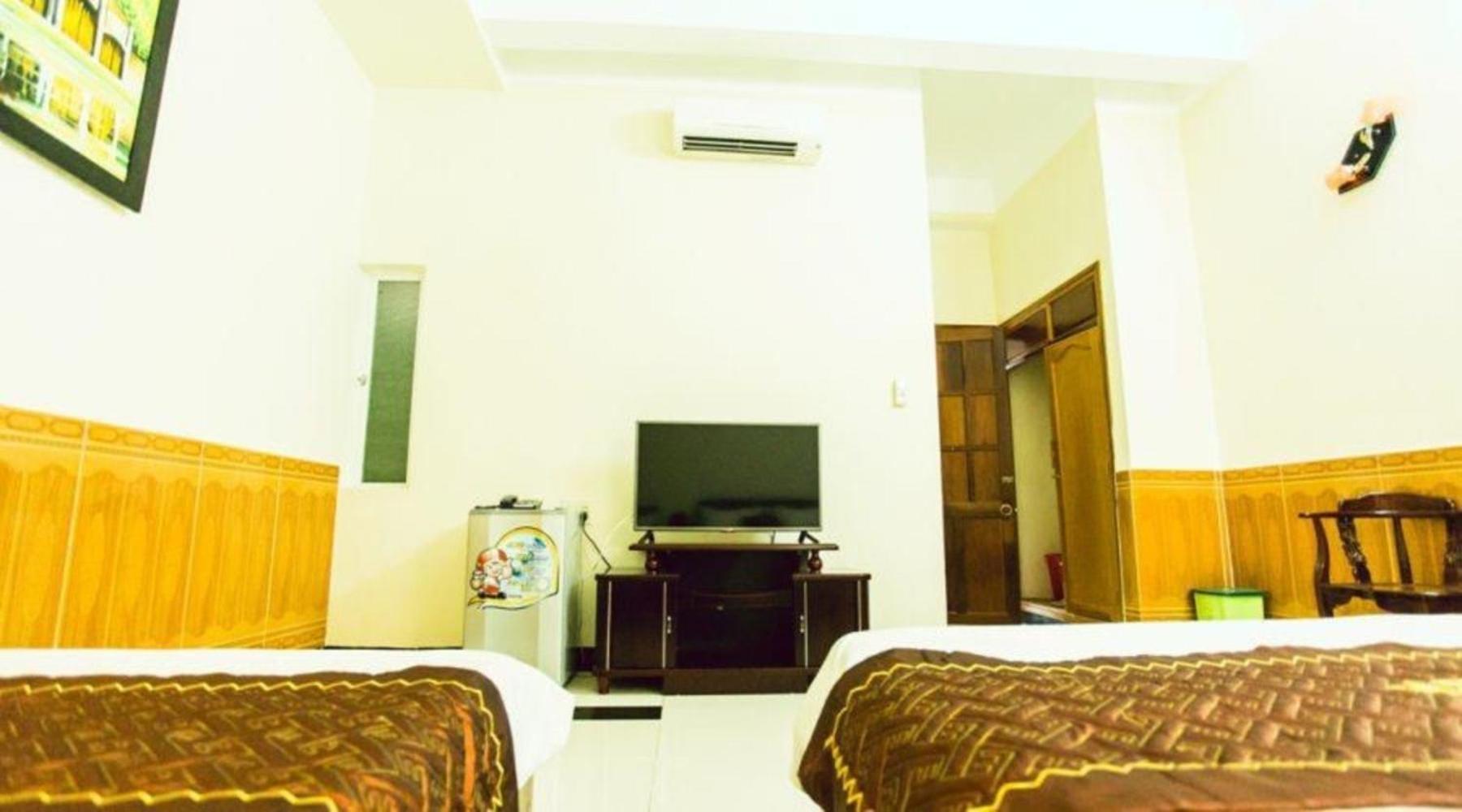 Truc Hoang Ha Hotel Κον Τουμ Εξωτερικό φωτογραφία